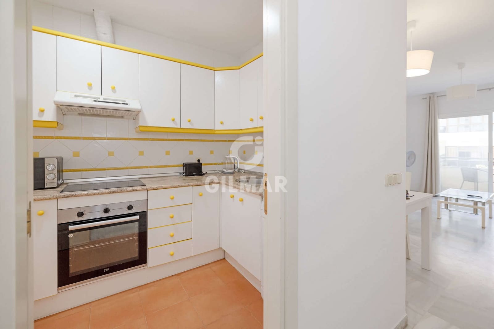 Piso de 2 habitaciones en Estepona en venta - 390.000 € (Ref: 9285694)