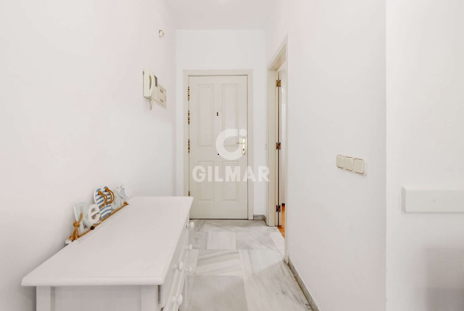 Piso de 2 habitaciones en Estepona en venta - 390.000 € (Ref: 9285694)