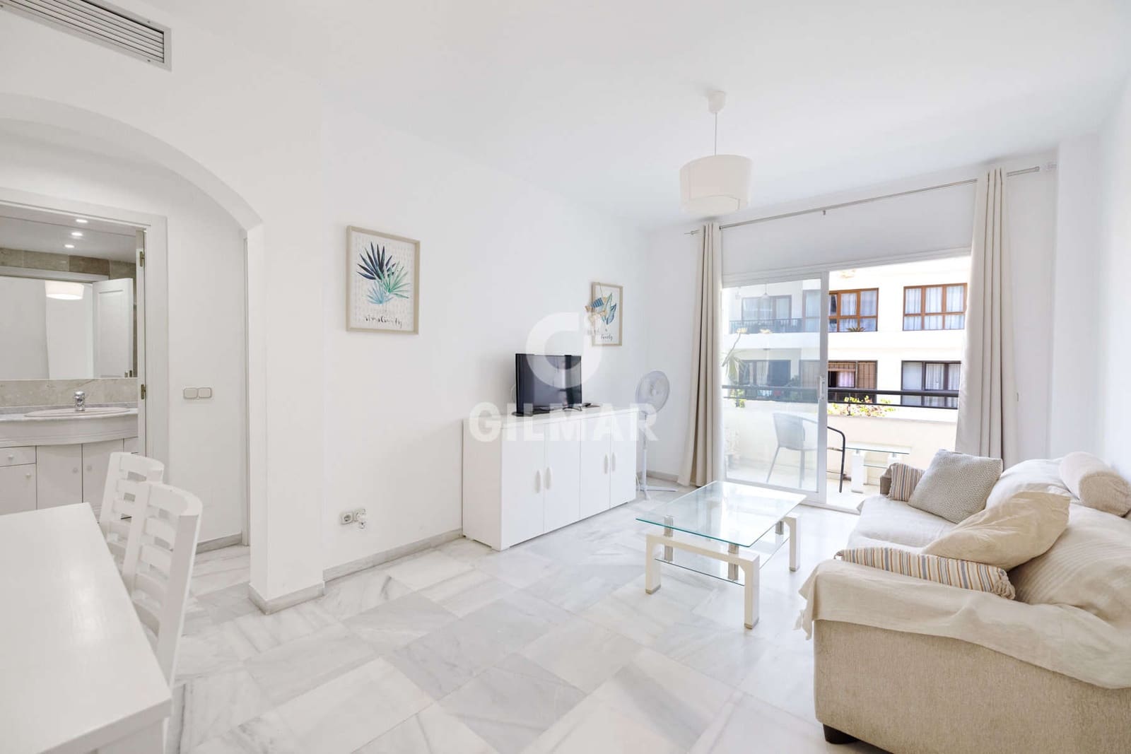 Piso de 2 habitaciones en Estepona en venta - 390.000 € (Ref: 9285694)