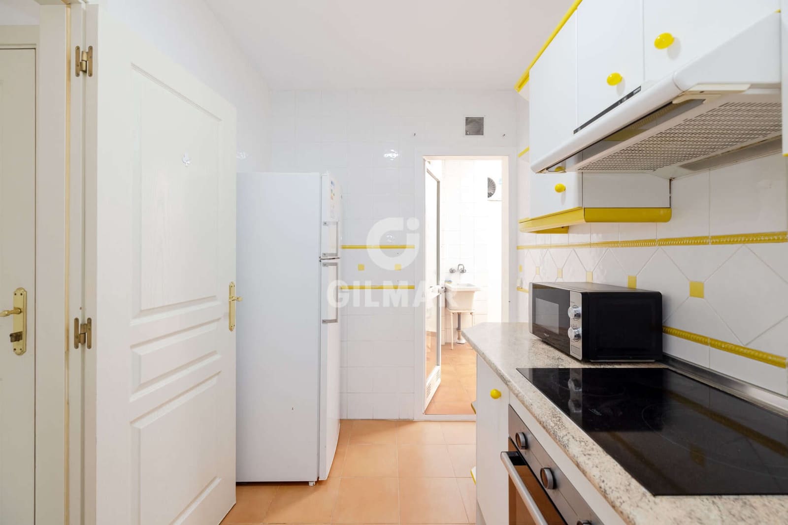 Piso de 2 habitaciones en Estepona en venta - 390.000 € (Ref: 9285694)