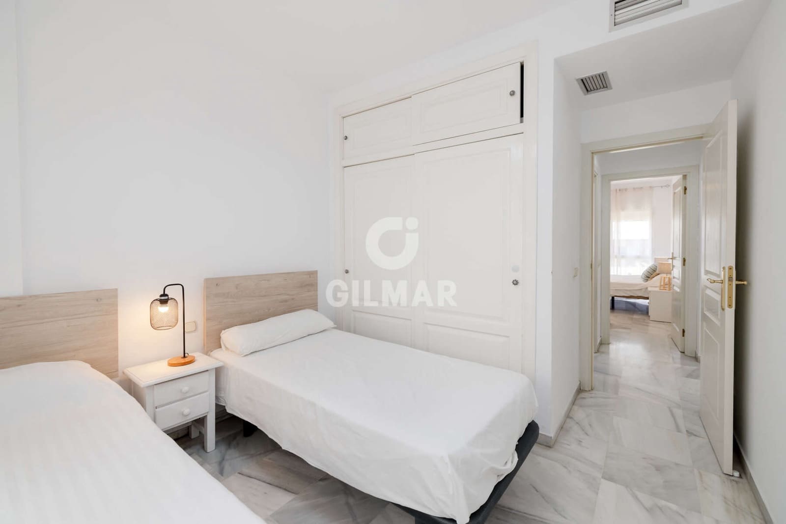 Piso de 2 habitaciones en Estepona en venta - 390.000 € (Ref: 9285694)