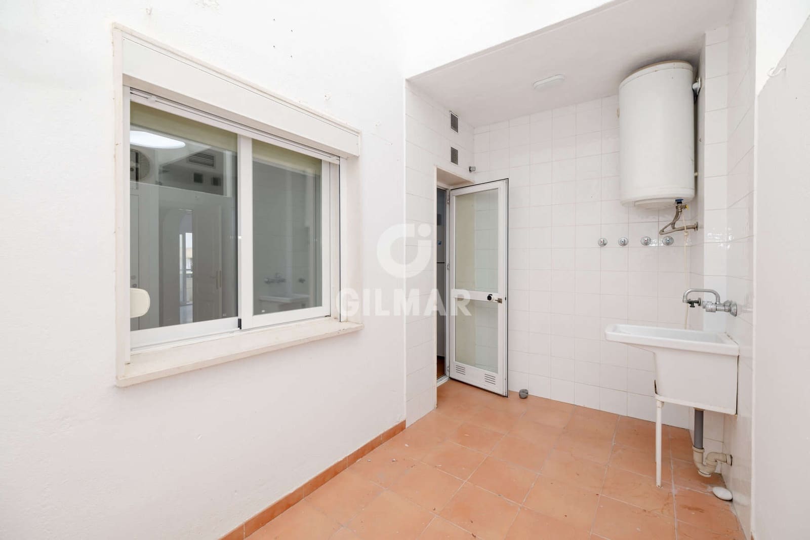 Piso de 2 habitaciones en Estepona en venta - 390.000 € (Ref: 9285694)