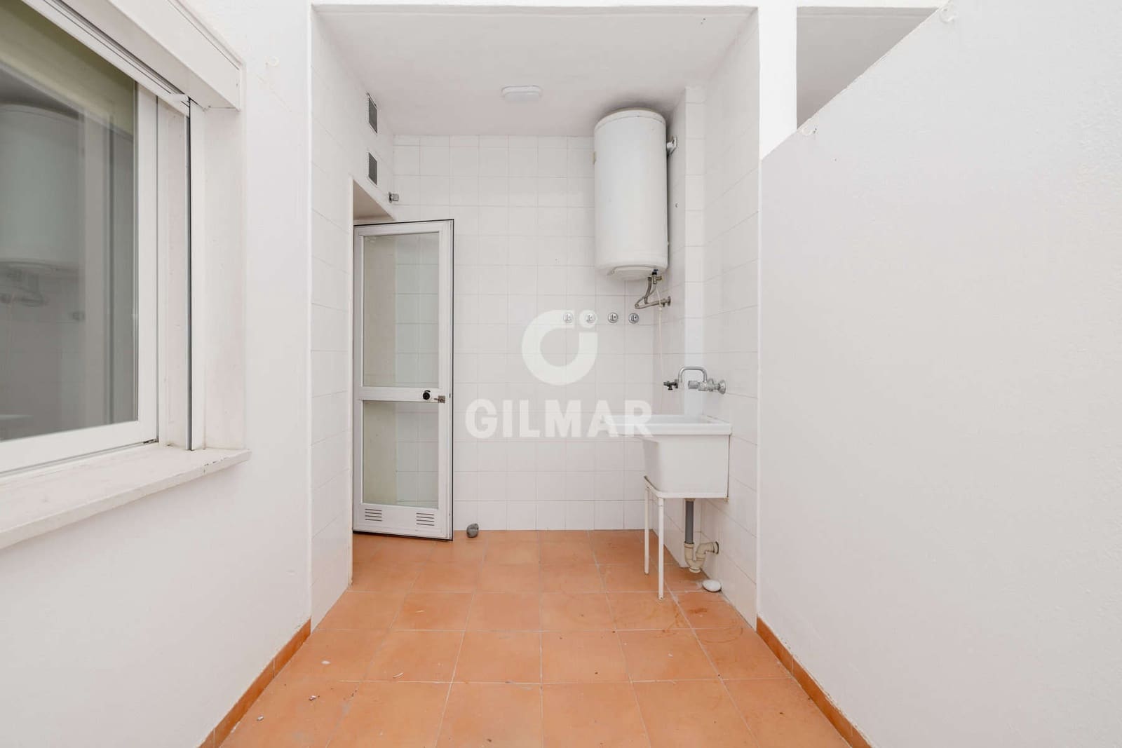 Piso de 2 habitaciones en Estepona en venta - 390.000 € (Ref: 9285694)