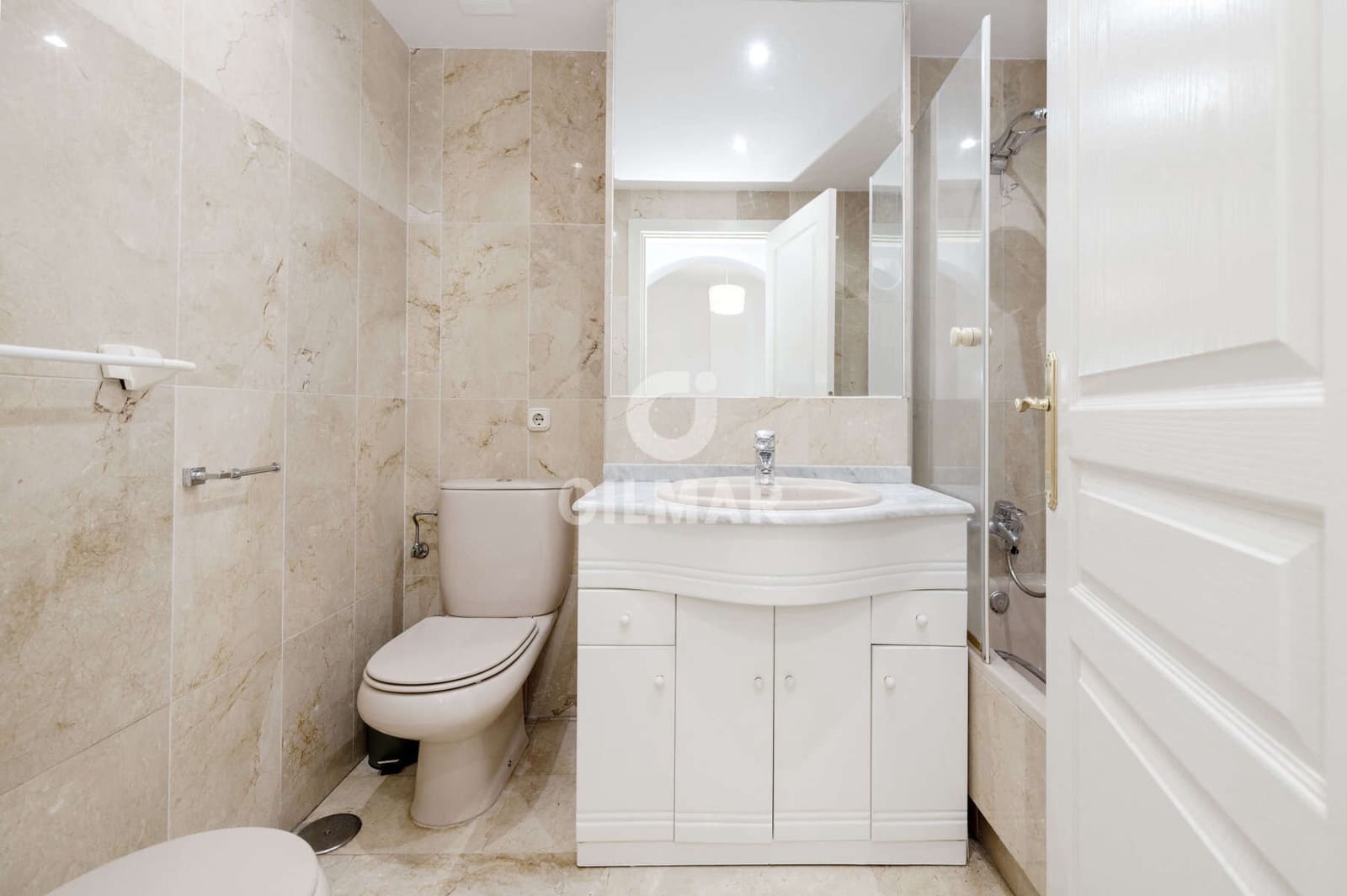 Piso de 2 habitaciones en Estepona en venta - 390.000 € (Ref: 9285694)