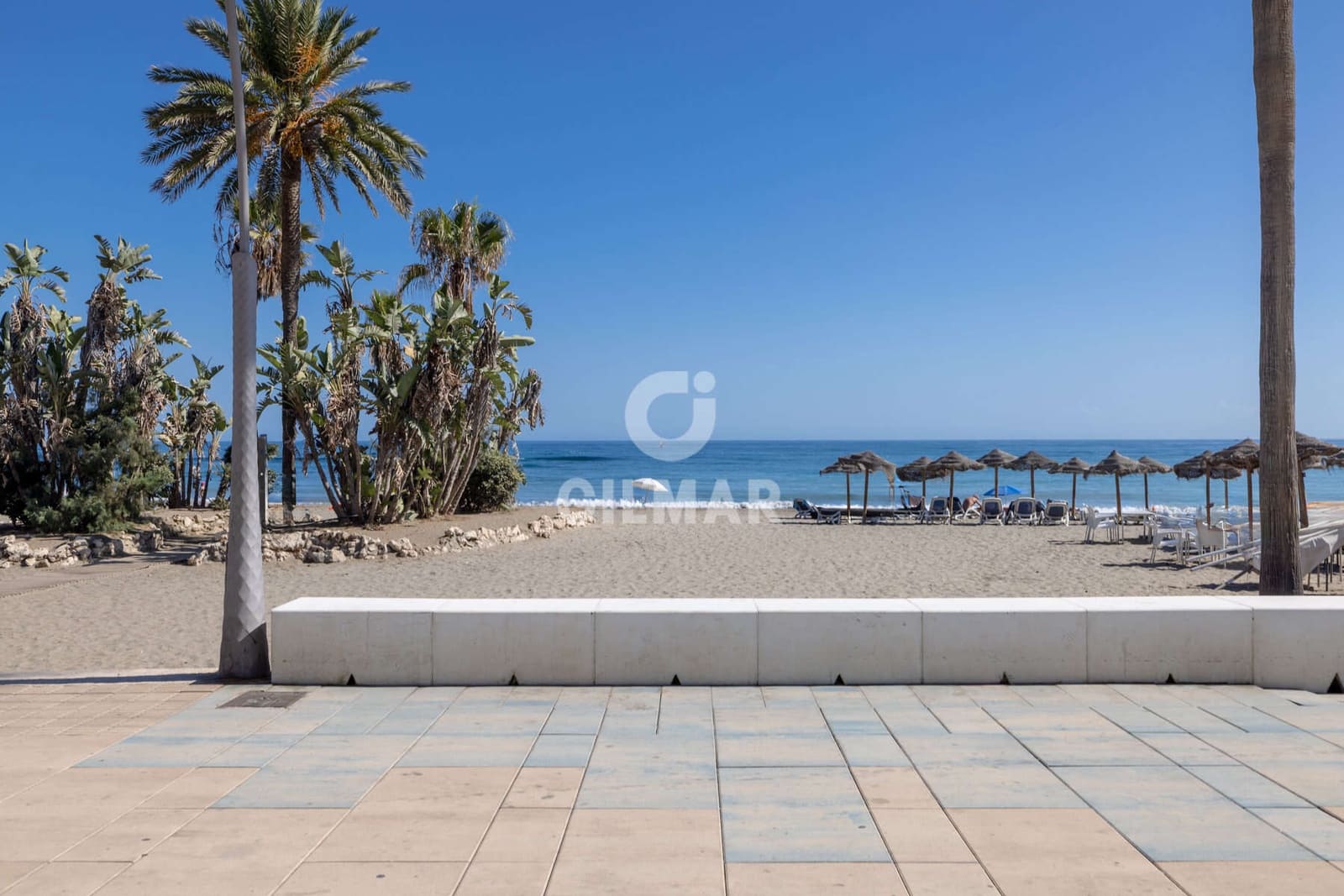Piso de 2 habitaciones en Estepona en venta - 390.000 € (Ref: 9285694)
