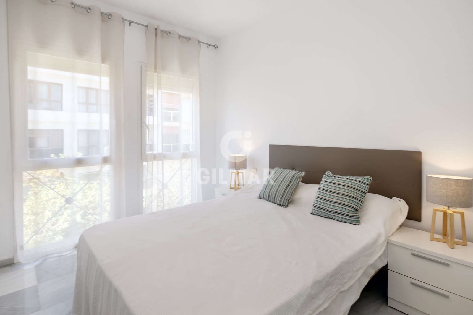 Piso de 2 habitaciones en Estepona en venta - 390.000 € (Ref: 9285694)