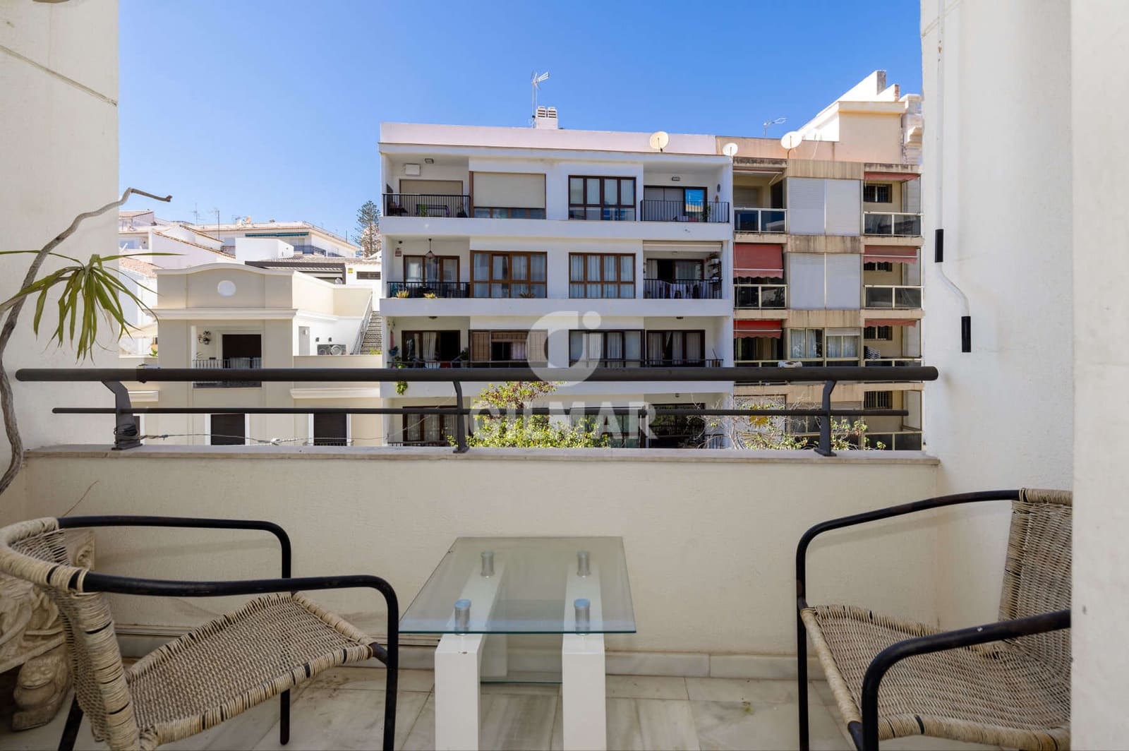 Piso de 2 habitaciones en Estepona en venta - 390.000 € (Ref: 9285694)