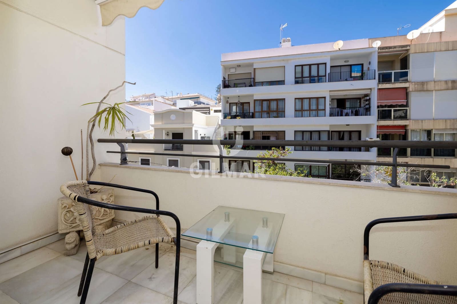 Piso de 2 habitaciones en Estepona en venta - 390.000 € (Ref: 9285694)