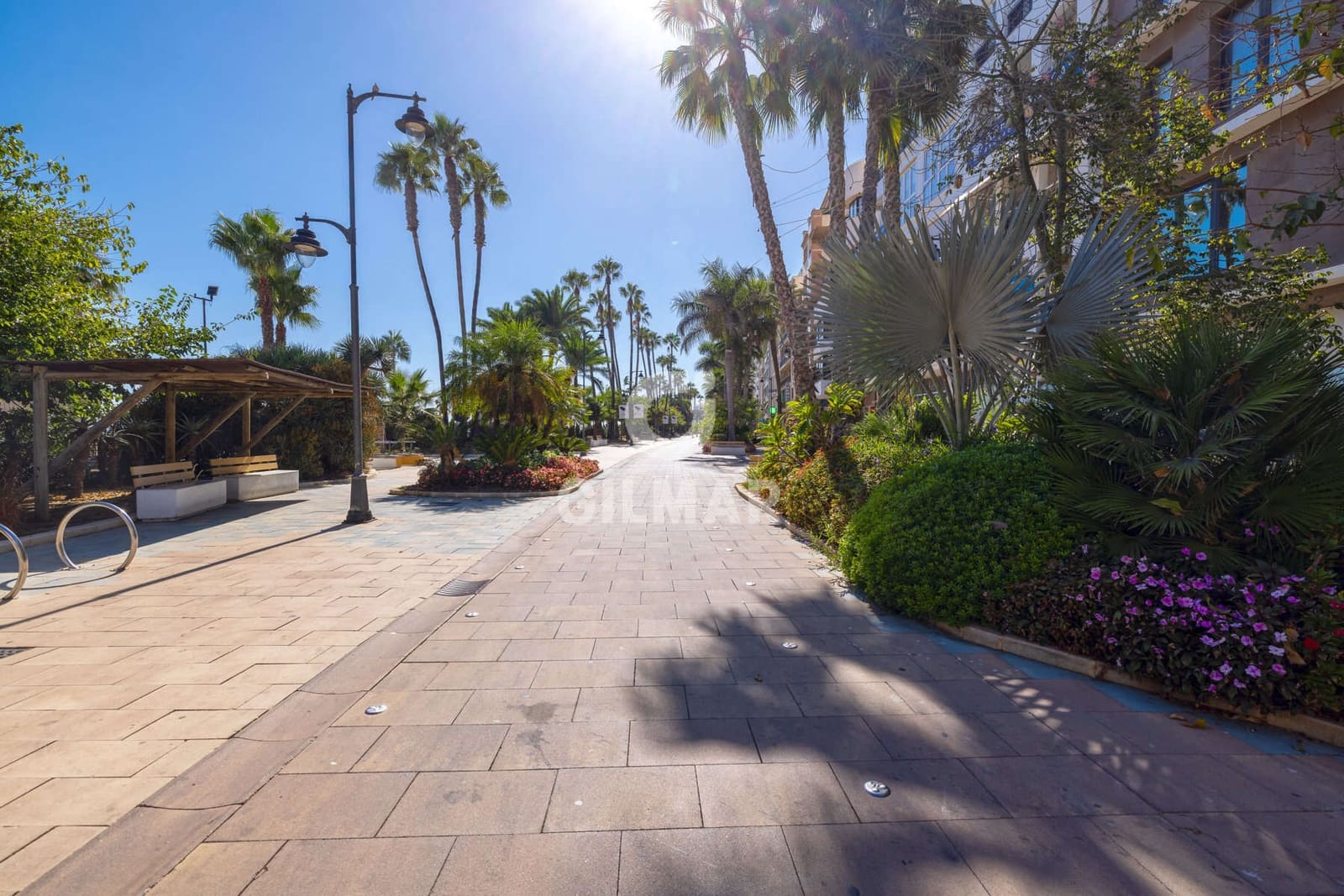 Piso de 2 habitaciones en Estepona en venta - 390.000 € (Ref: 9285694)