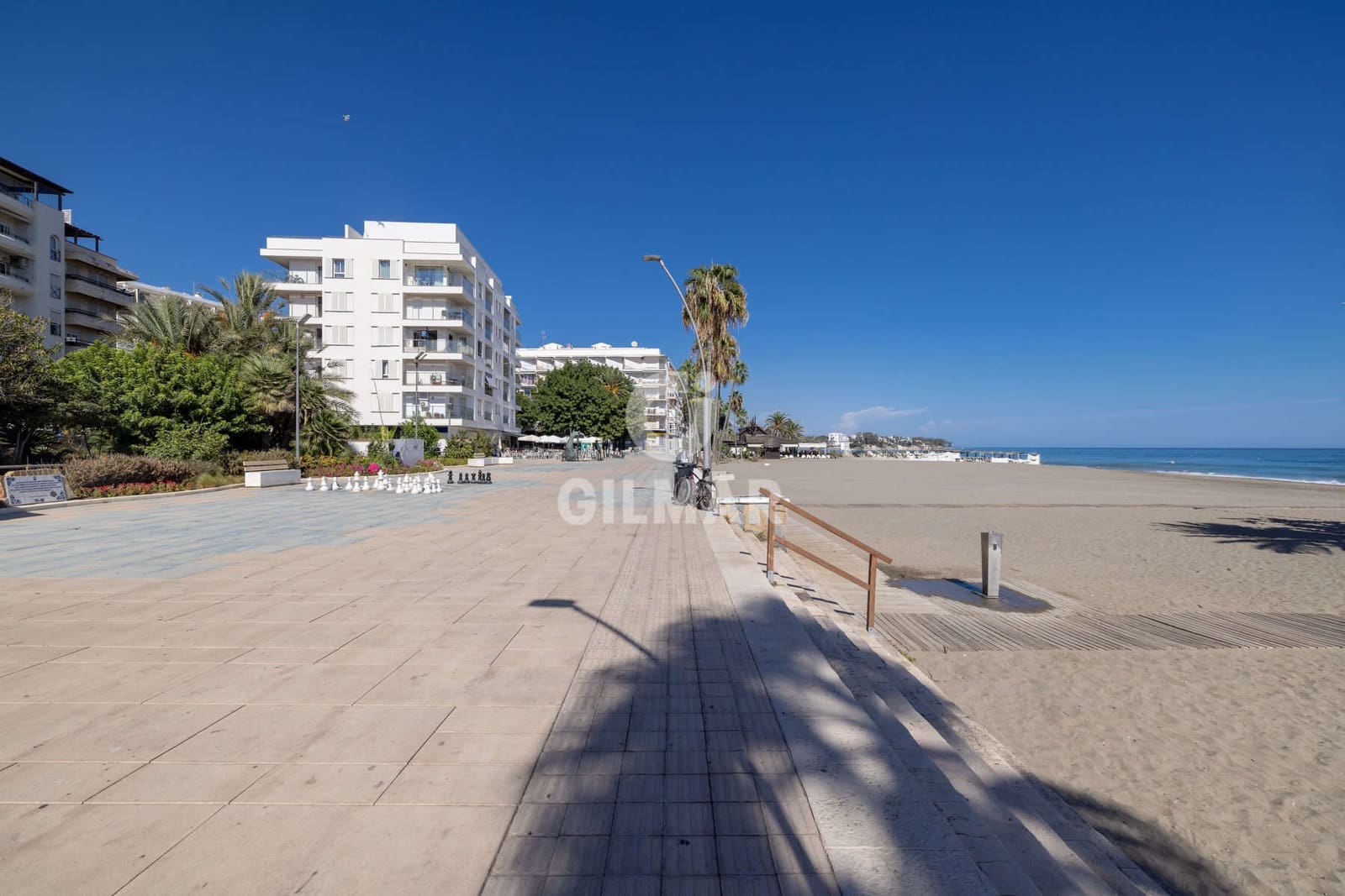 Piso de 2 habitaciones en Estepona en venta - 390.000 € (Ref: 9285694)