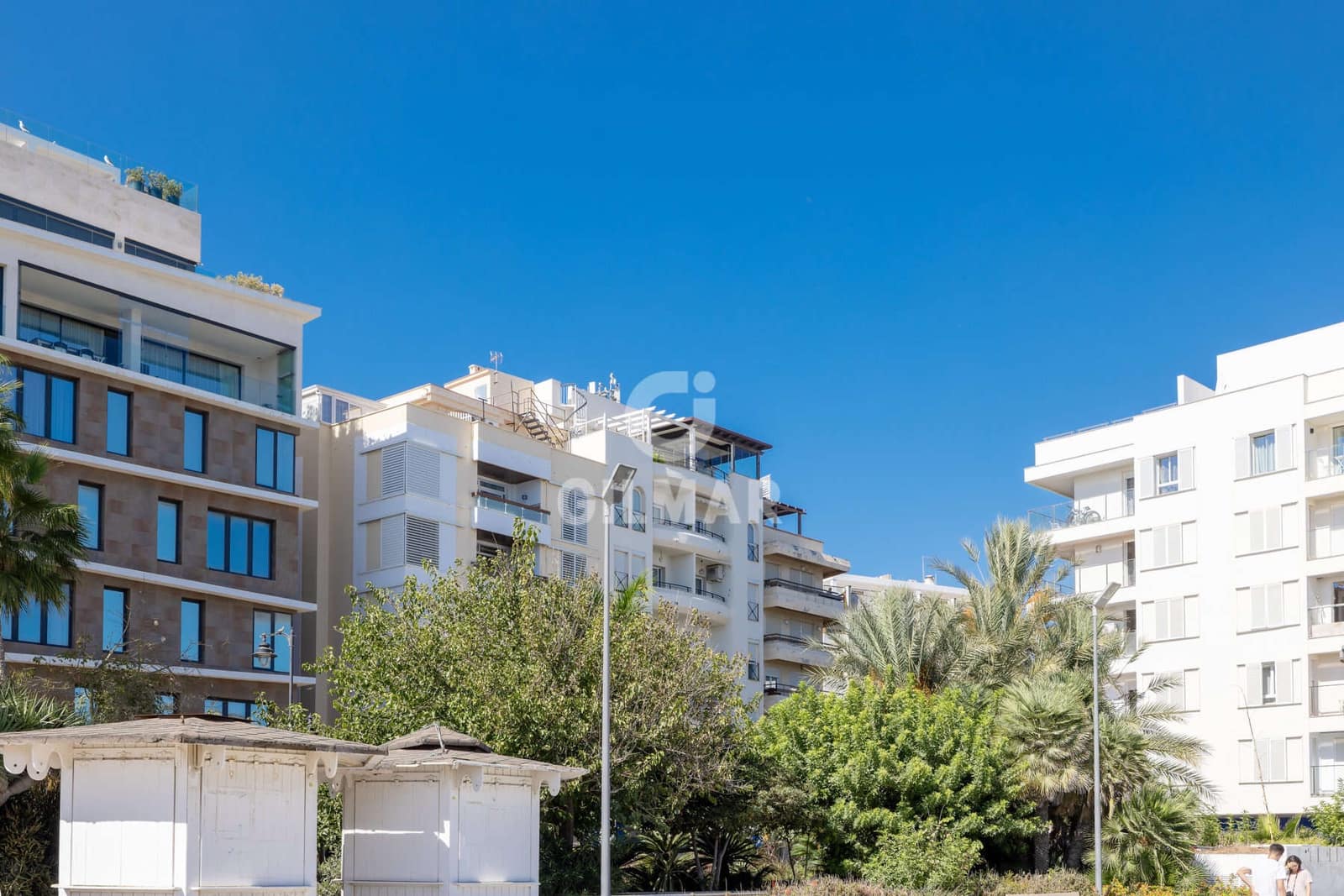 Piso de 2 habitaciones en Estepona en venta - 390.000 € (Ref: 9285694)