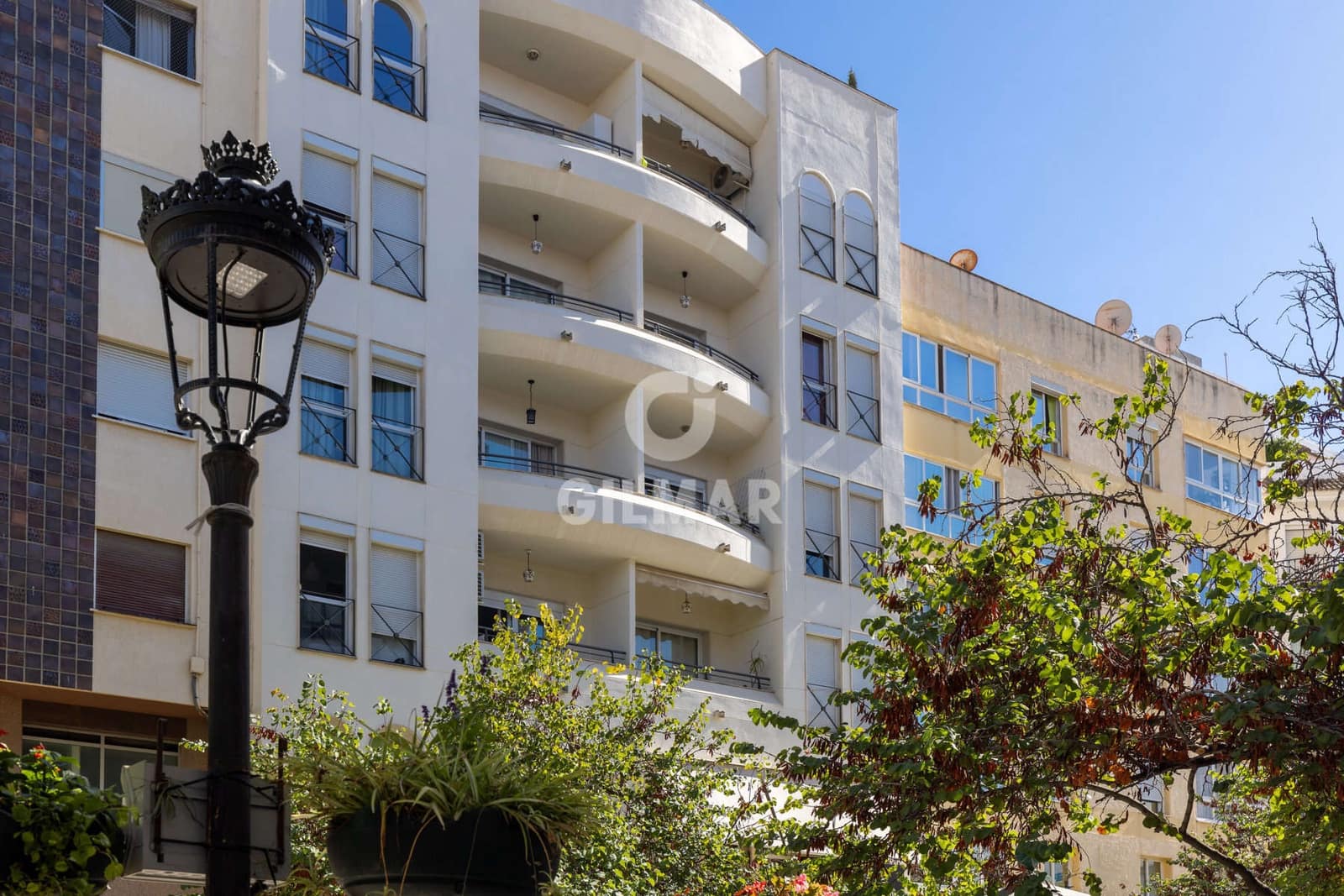 Piso de 2 habitaciones en Estepona en venta - 390.000 € (Ref: 9285694)