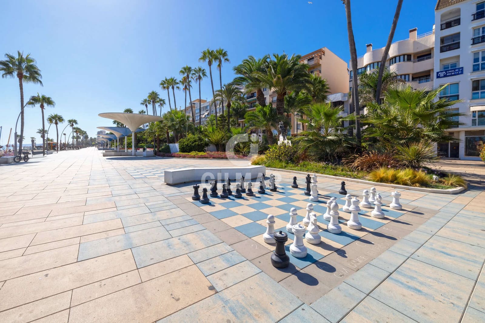 Piso de 2 habitaciones en Estepona en venta - 390.000 € (Ref: 9285694)