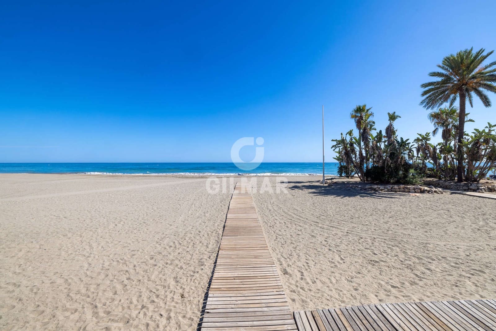 Piso de 2 habitaciones en Estepona en venta - 390.000 € (Ref: 9285694)