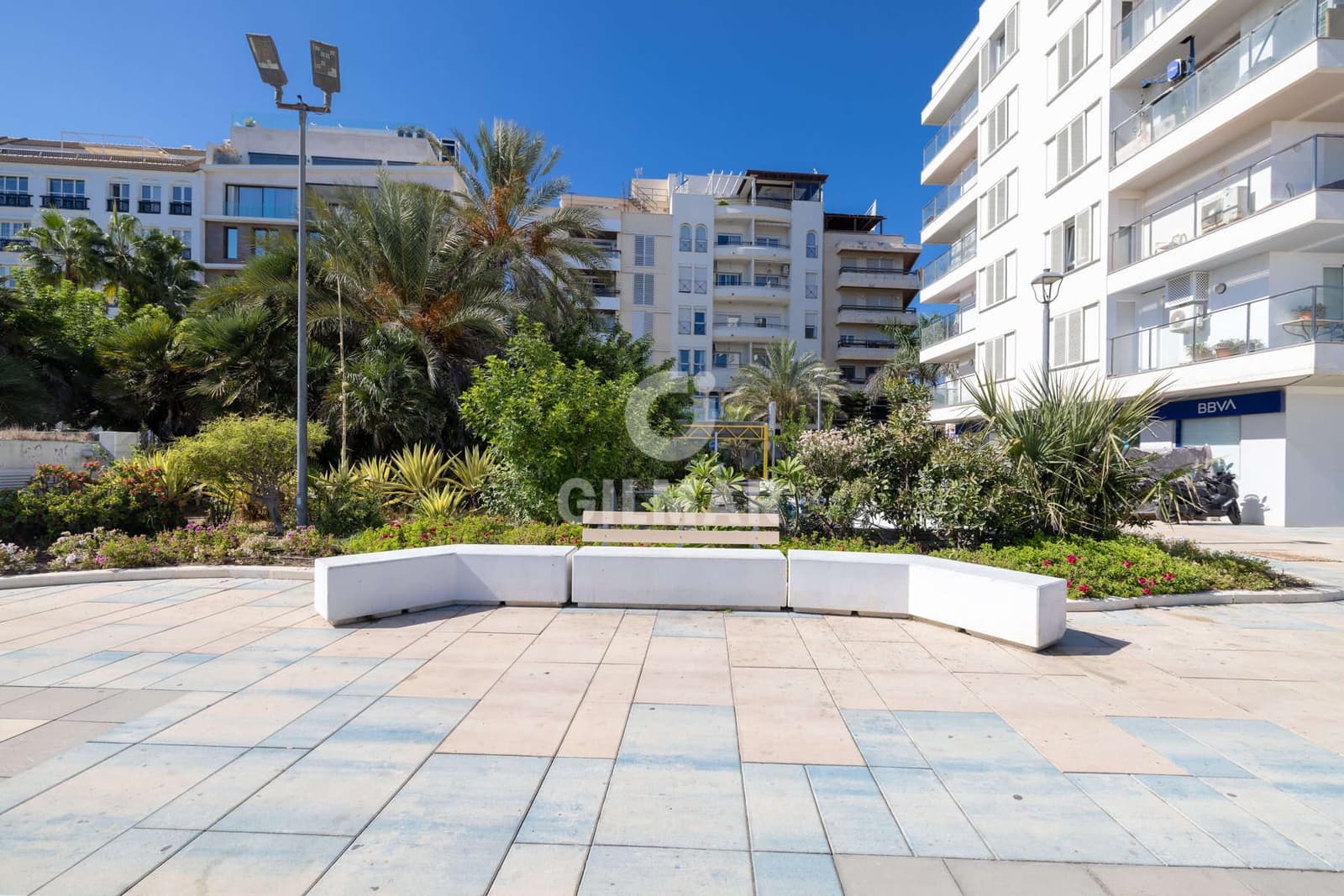 Piso de 2 habitaciones en Estepona en venta - 390.000 € (Ref: 9285694)