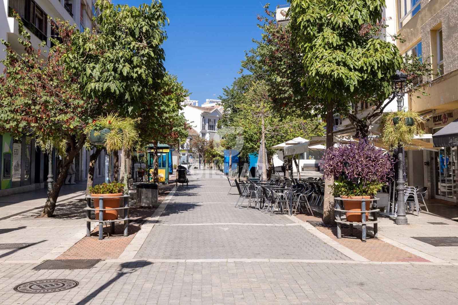 Piso de 2 habitaciones en Estepona en venta - 390.000 € (Ref: 9285694)