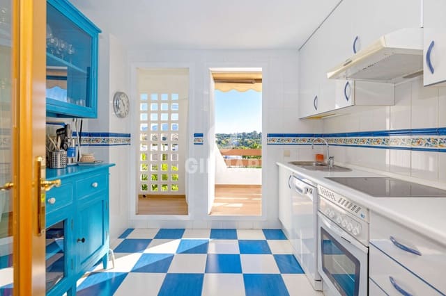 3 soverom Leilighet til salgs i La Concha - Resina Golf, Estepona med svømmebasseng garasje - € 485 000 (Ref: 9288275)