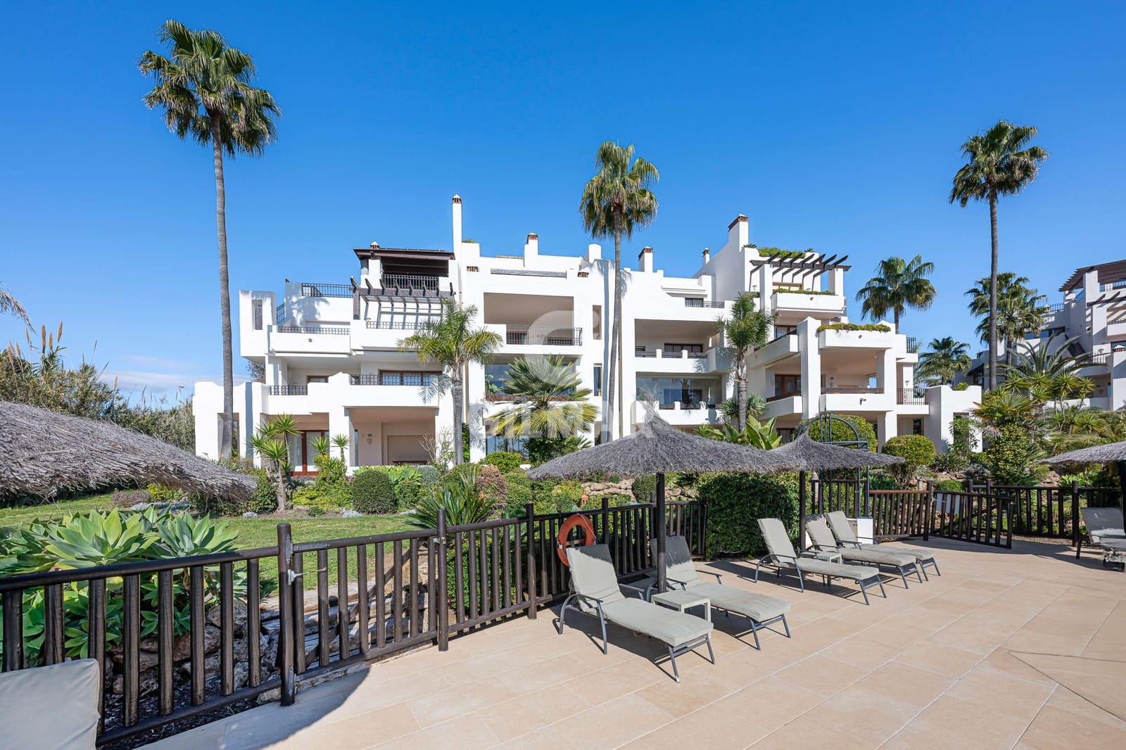 3 sovrum Takvåning till salu i Estepona med pool - 2 995 000 € (Ref: 9293424)