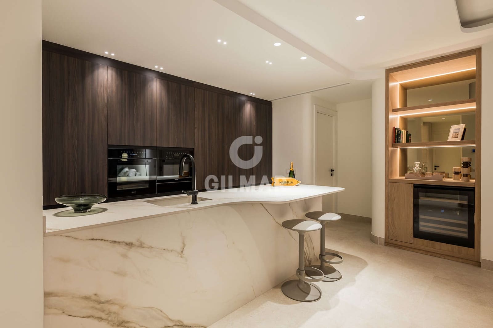 3 sovrum Takvåning till salu i Estepona med pool - 2 995 000 € (Ref: 9293424)