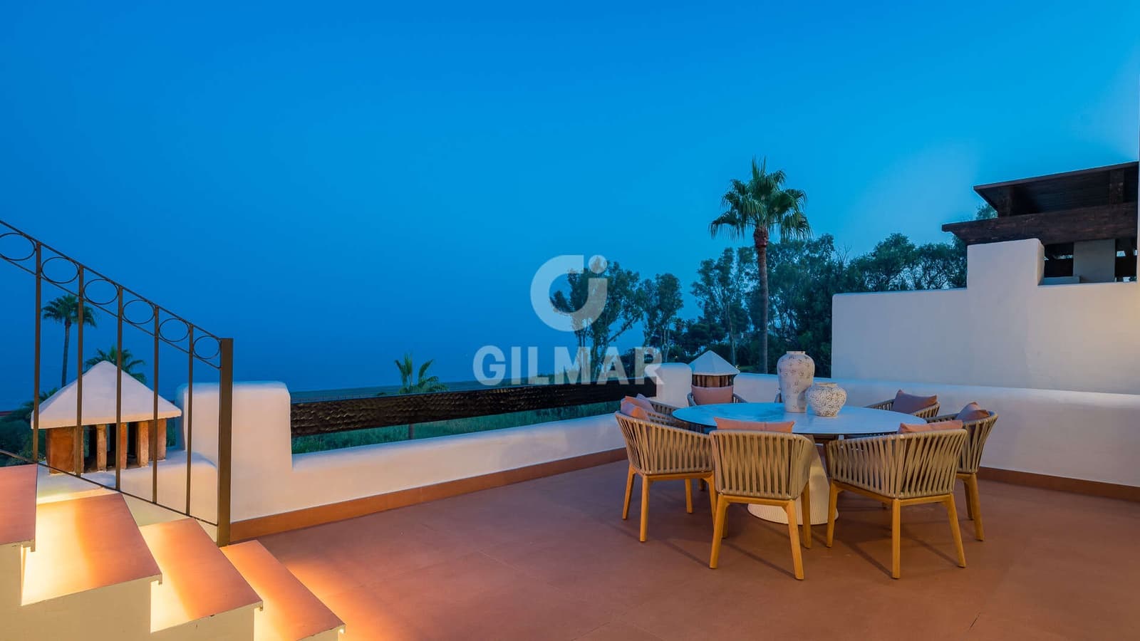 3 sovrum Takvåning till salu i Estepona med pool - 2 995 000 € (Ref: 9293424)