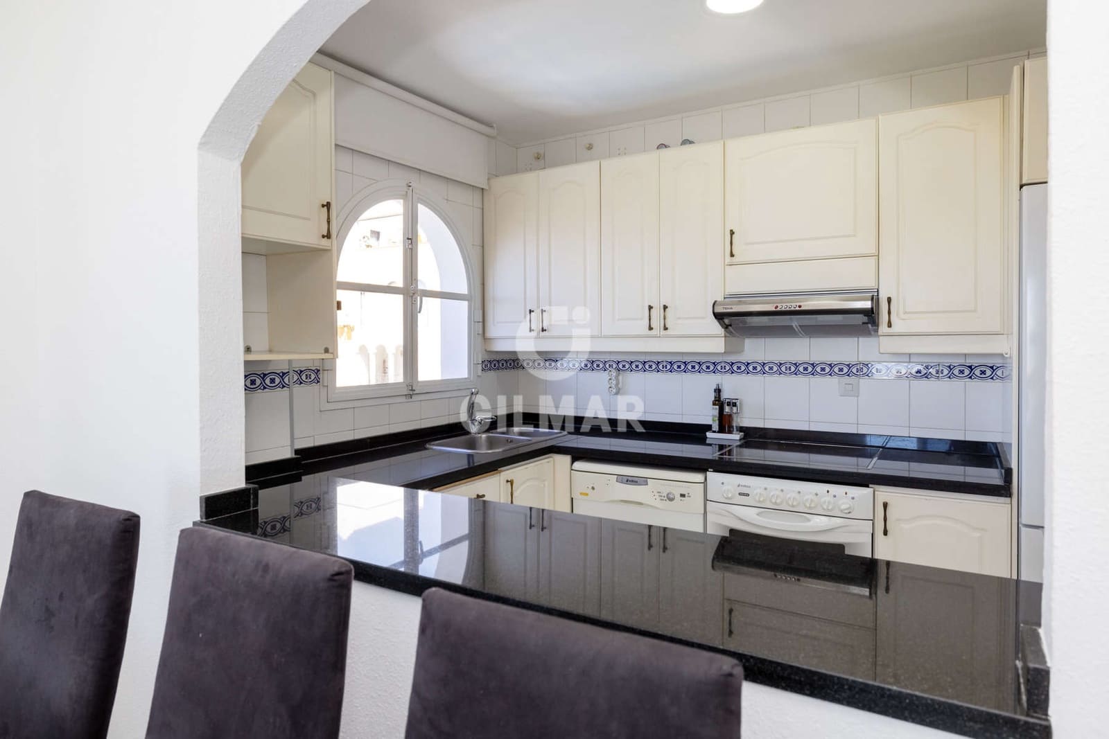 3 chambre Appartement à vendre à Estepona avec piscine - 650 000 € (Ref: 9297372)