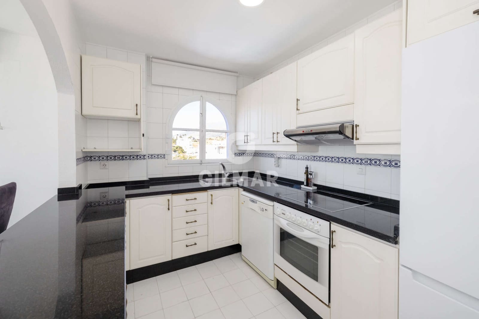 3 chambre Appartement à vendre à Estepona avec piscine - 650 000 € (Ref: 9297372)