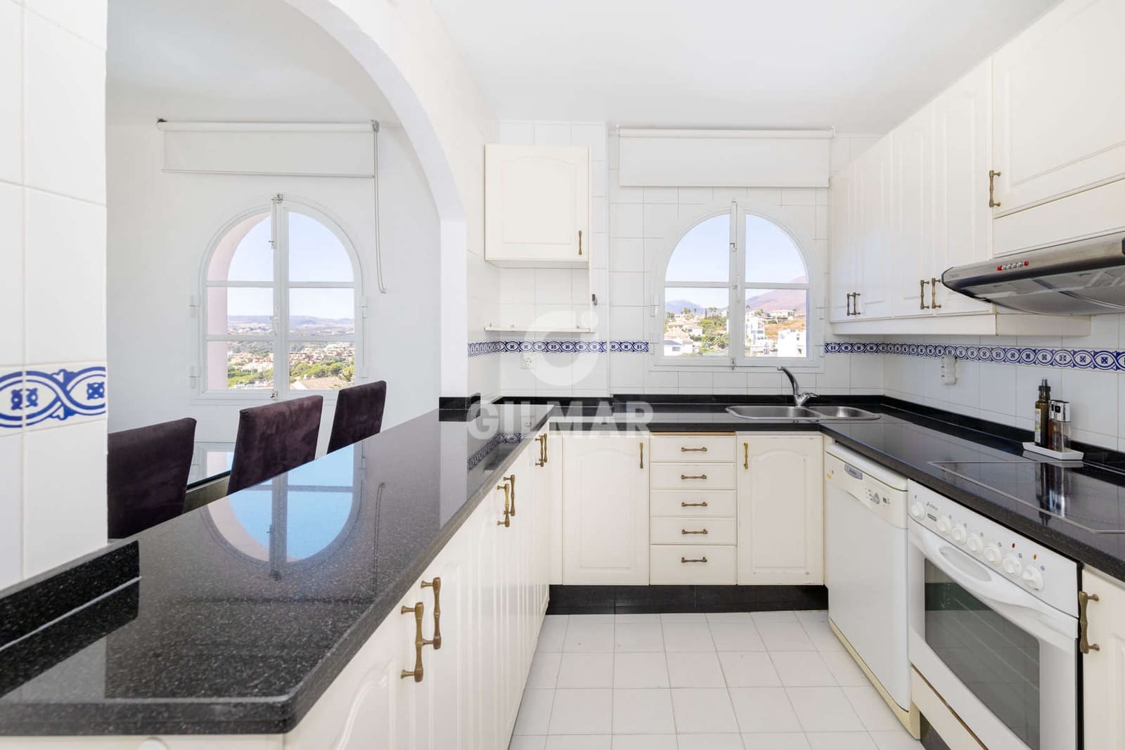 3 chambre Appartement à vendre à Estepona avec piscine - 650 000 € (Ref: 9297372)