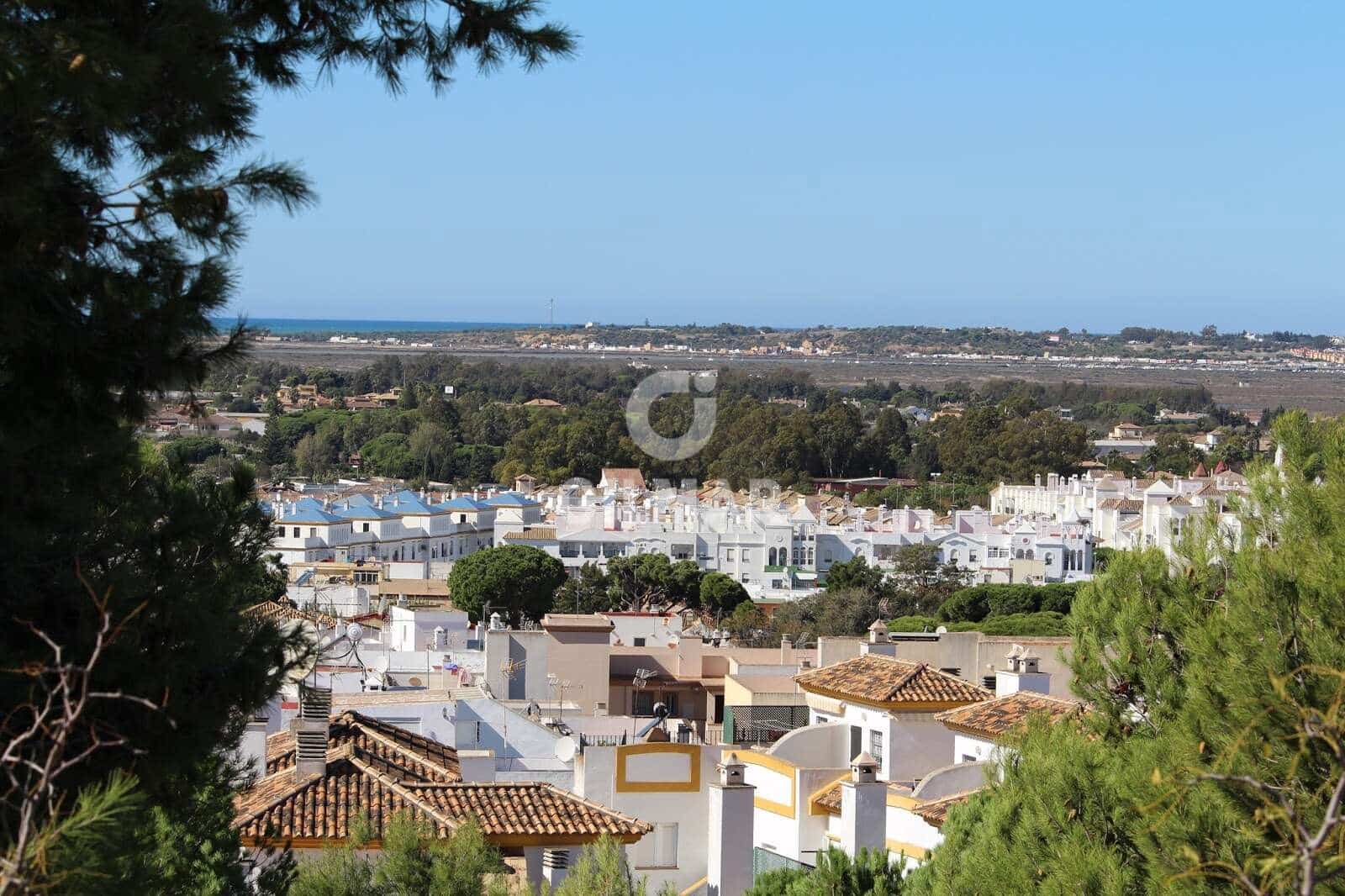 5 makuuhuone Rivitalo myytävänä paikassa Chiclana de la Frontera mukana uima-altaan - 340 000 € (Ref: 9297384)