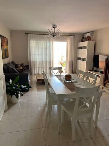 3 makuuhuone Rivitalo myytävänä paikassa El Medano, Granadilla de Abona mukana uima-altaan 
autotalli - 404 000 € (Ref: 9309303)