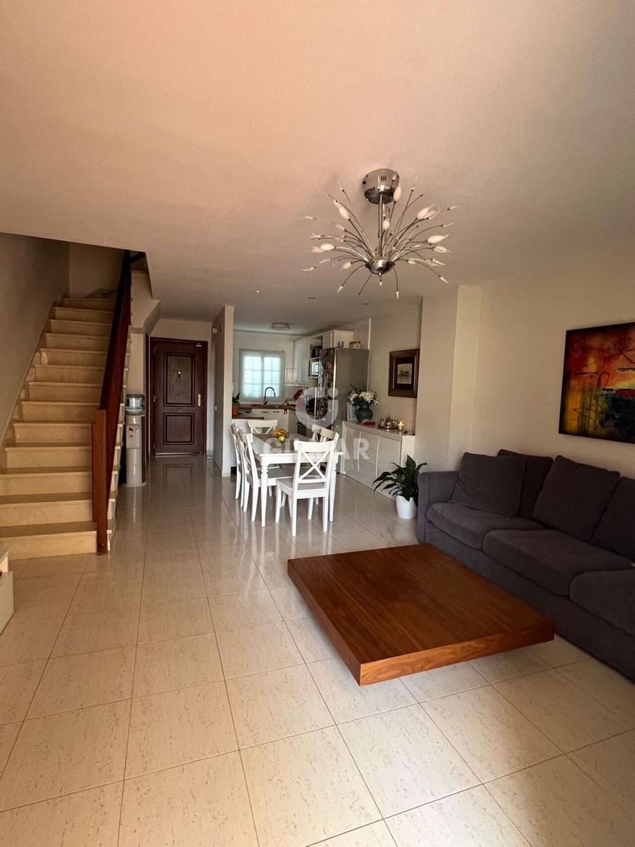 3 soveværelse Rækkehus til salg i El Medano med swimmingpool garage - € 404.000 (Ref: 9309303)