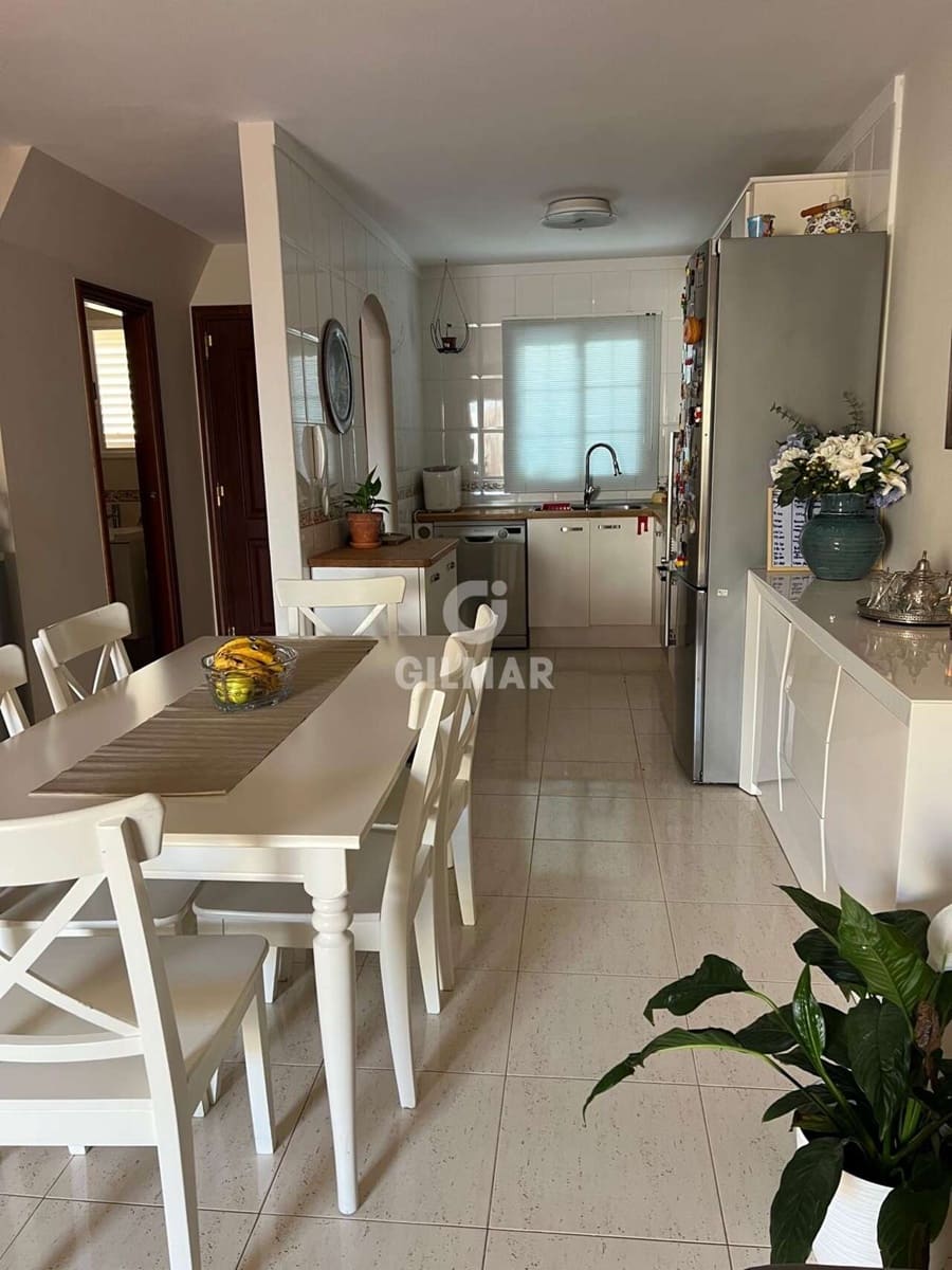 3 soveværelse Rækkehus til salg i El Medano med swimmingpool garage - € 404.000 (Ref: 9309303)