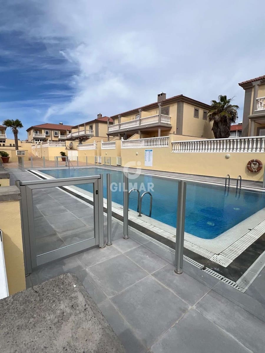 3 soveværelse Rækkehus til salg i El Medano med swimmingpool garage - € 404.000 (Ref: 9309303)