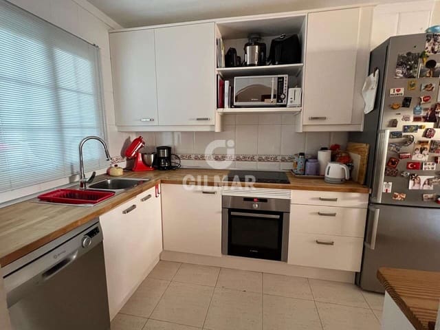 3 makuuhuone Rivitalo myytävänä paikassa El Medano, Granadilla de Abona mukana uima-altaan 
autotalli - 404 000 € (Ref: 9309303)