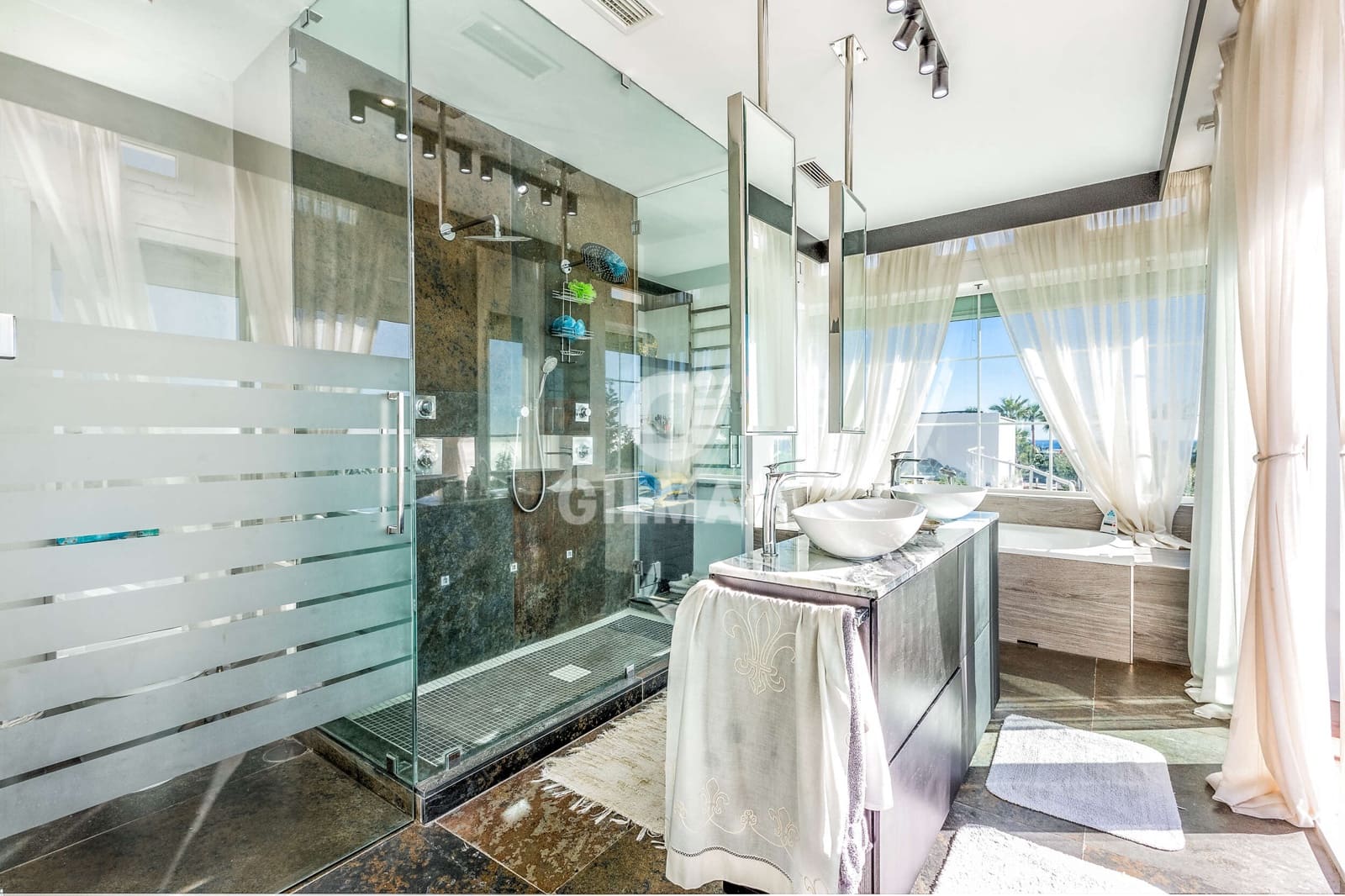 6 sypialnia Willa na sprzedaż w Estepona z basenem - 3 990 000 € (Ref: 9311859)