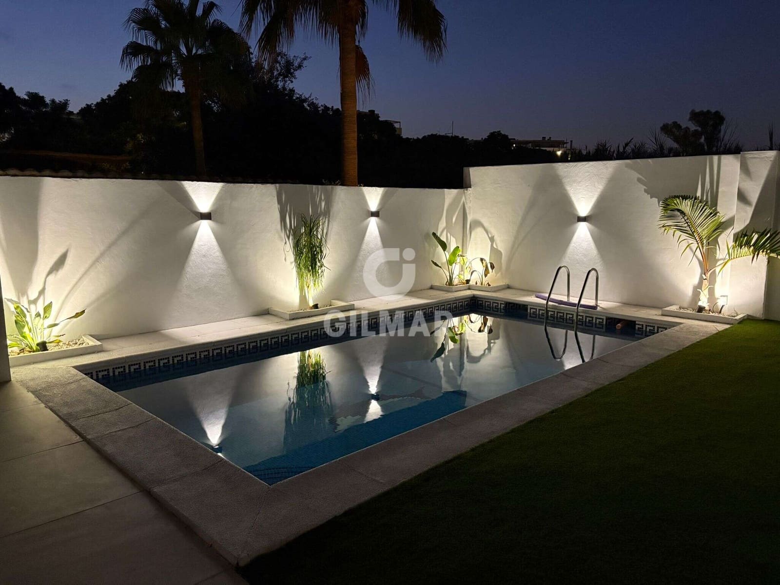 6 soverom Kjedet enebolig til salgs i Torremolinos med svømmebasseng garasje - € 975 000 (Ref: 9312071)