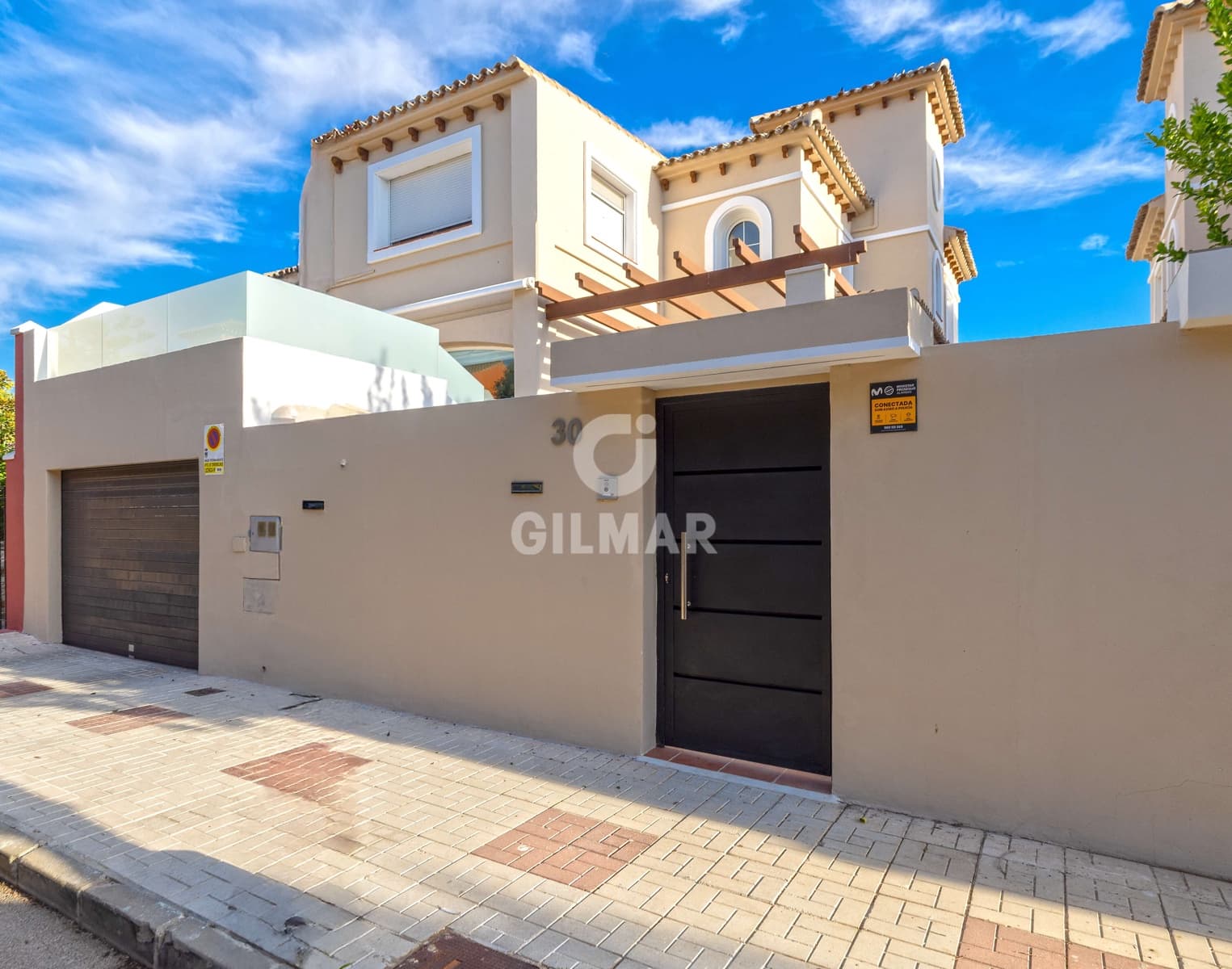 6 soverom Kjedet enebolig til salgs i Torremolinos med svømmebasseng garasje - € 975 000 (Ref: 9312071)