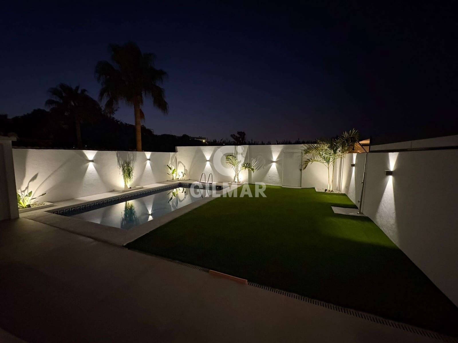 6 soverom Kjedet enebolig til salgs i Torremolinos med svømmebasseng garasje - € 975 000 (Ref: 9312071)