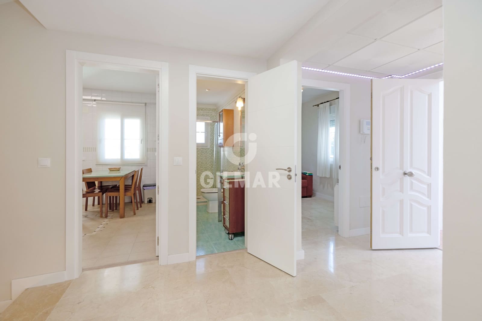 6 soverom Kjedet enebolig til salgs i Torremolinos med svømmebasseng garasje - € 975 000 (Ref: 9312071)