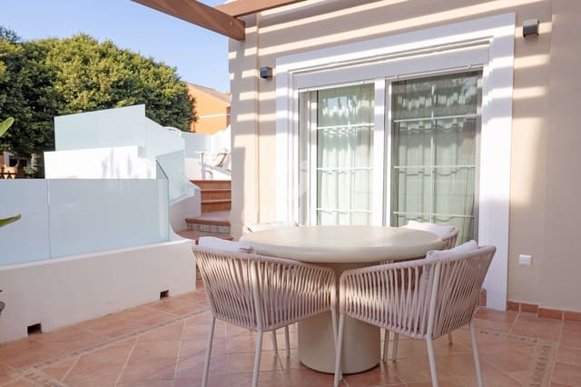 6 soveværelse Semi-Rækkehus til salg i Torremolinos med swimmingpool garage - € 975.000 (Ref: 9312071)