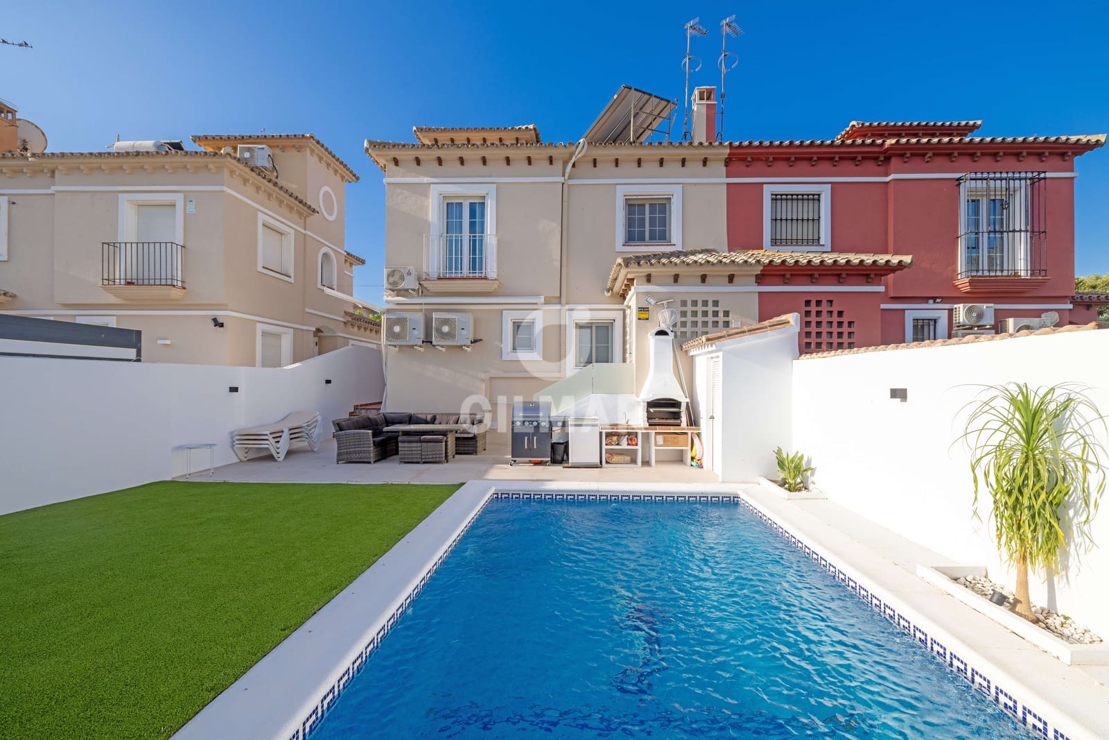 6 soverom Kjedet enebolig til salgs i Torremolinos med svømmebasseng garasje - € 975 000 (Ref: 9312071)