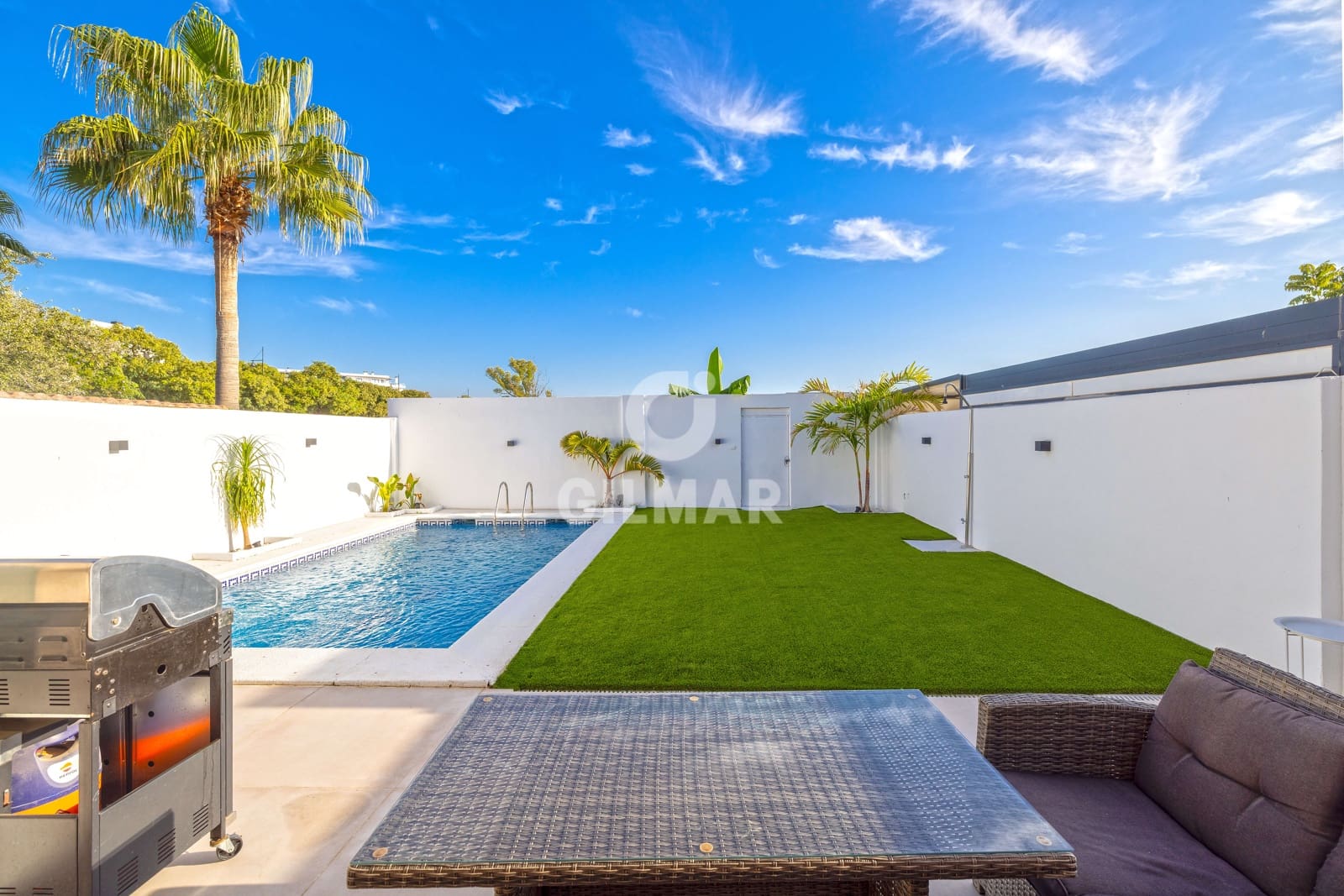 6 soverom Kjedet enebolig til salgs i Torremolinos med svømmebasseng garasje - € 975 000 (Ref: 9312071)