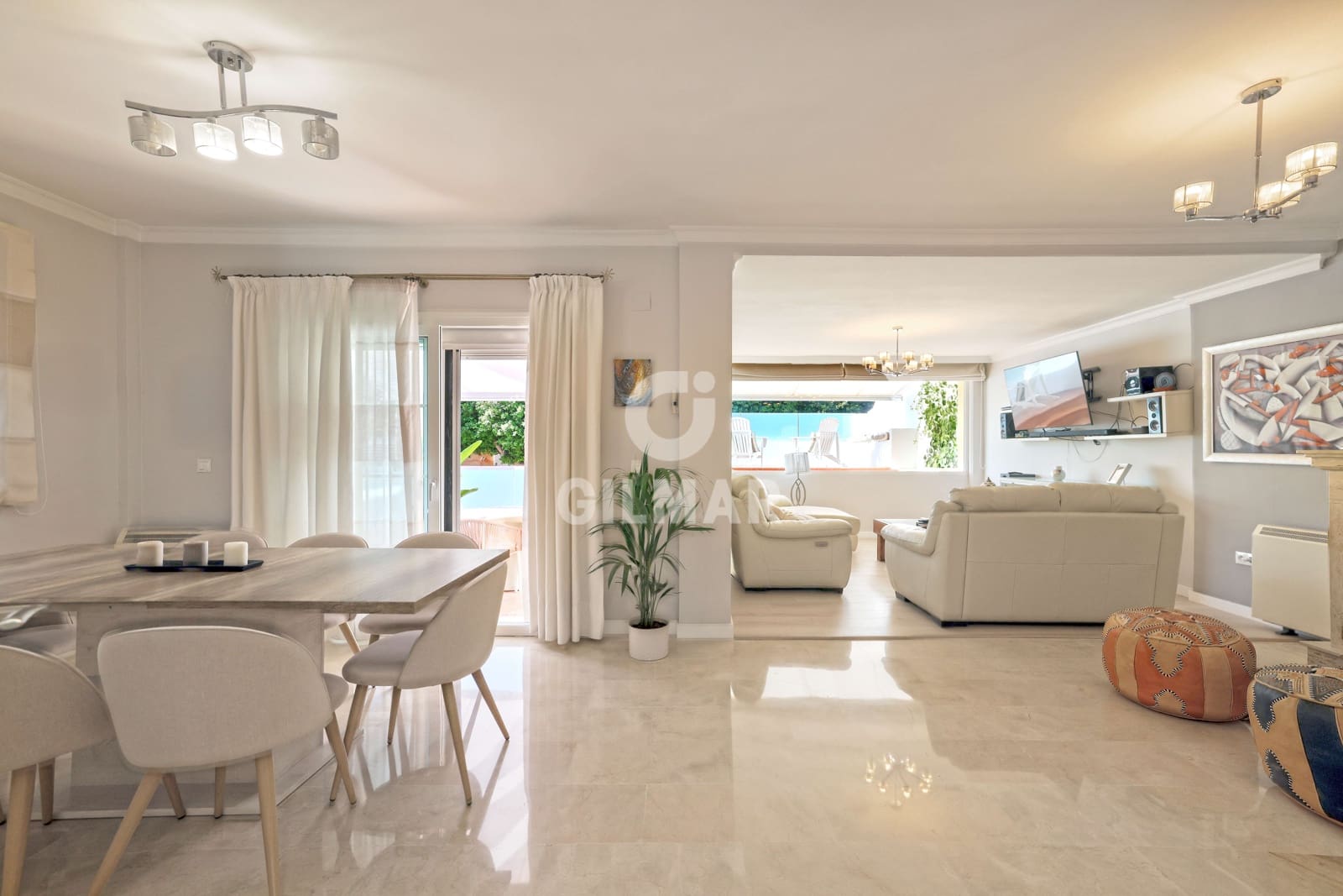 6 soverom Kjedet enebolig til salgs i Torremolinos med svømmebasseng garasje - € 975 000 (Ref: 9312071)