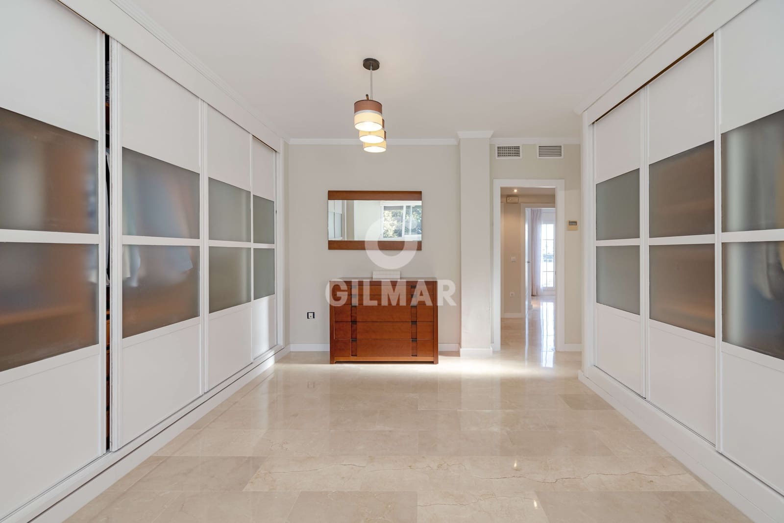 6 soverom Kjedet enebolig til salgs i Torremolinos med svømmebasseng garasje - € 975 000 (Ref: 9312071)