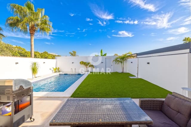 6 soveværelse Semi-Rækkehus til salg i Torremolinos med swimmingpool garage - € 975.000 (Ref: 9312071)