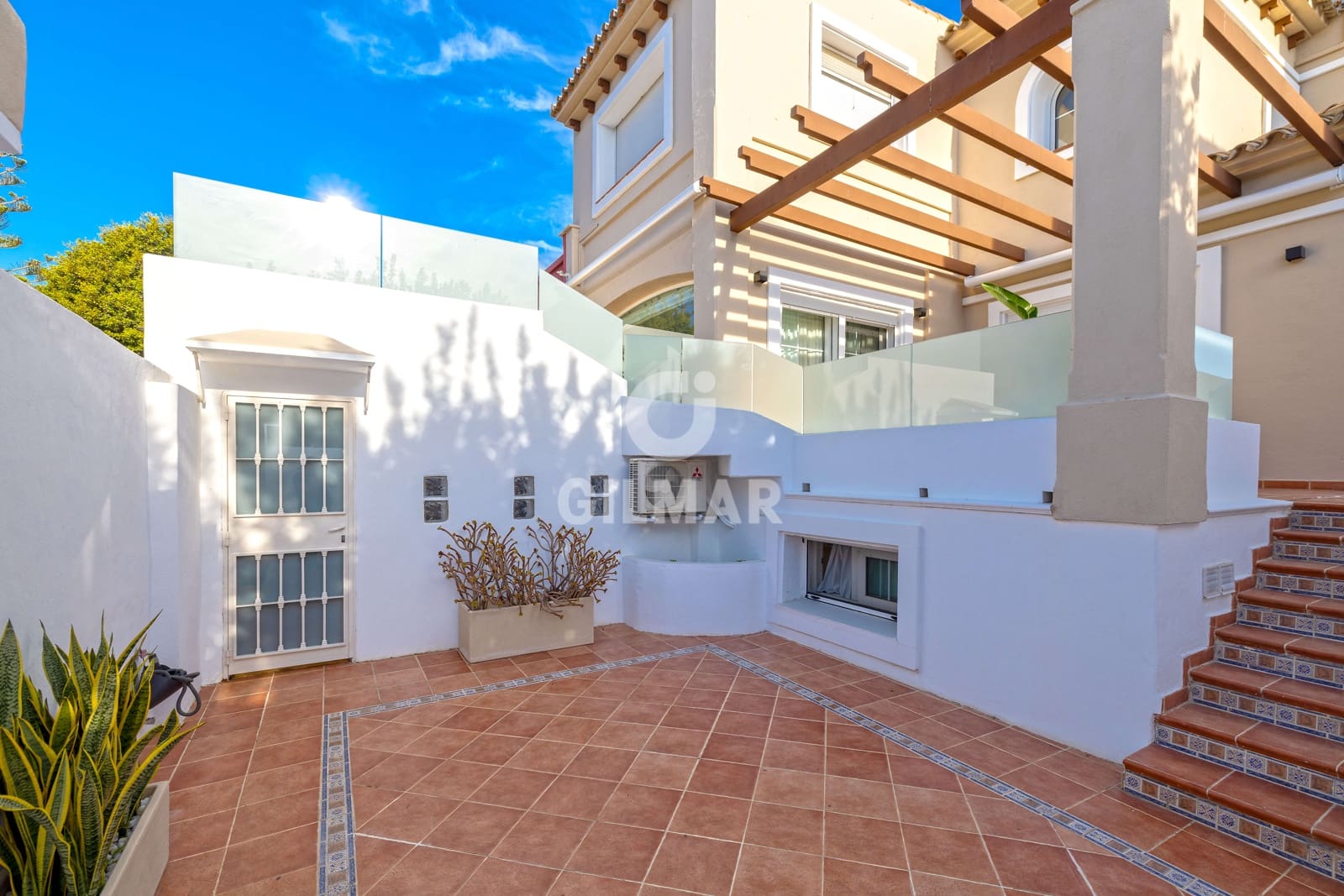 6 soverom Kjedet enebolig til salgs i Torremolinos med svømmebasseng garasje - € 975 000 (Ref: 9312071)