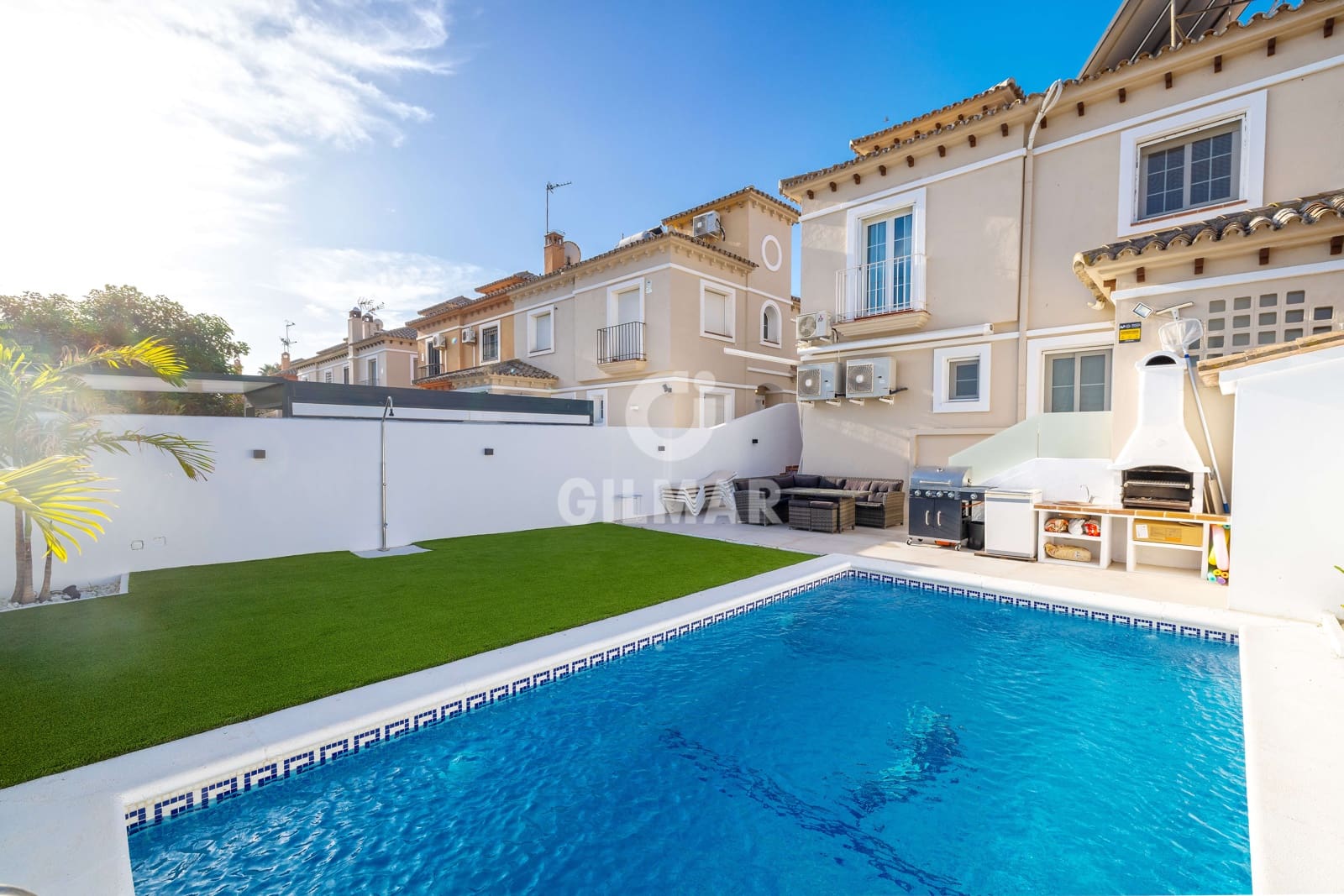 6 soverom Kjedet enebolig til salgs i Torremolinos med svømmebasseng garasje - € 975 000 (Ref: 9312071)