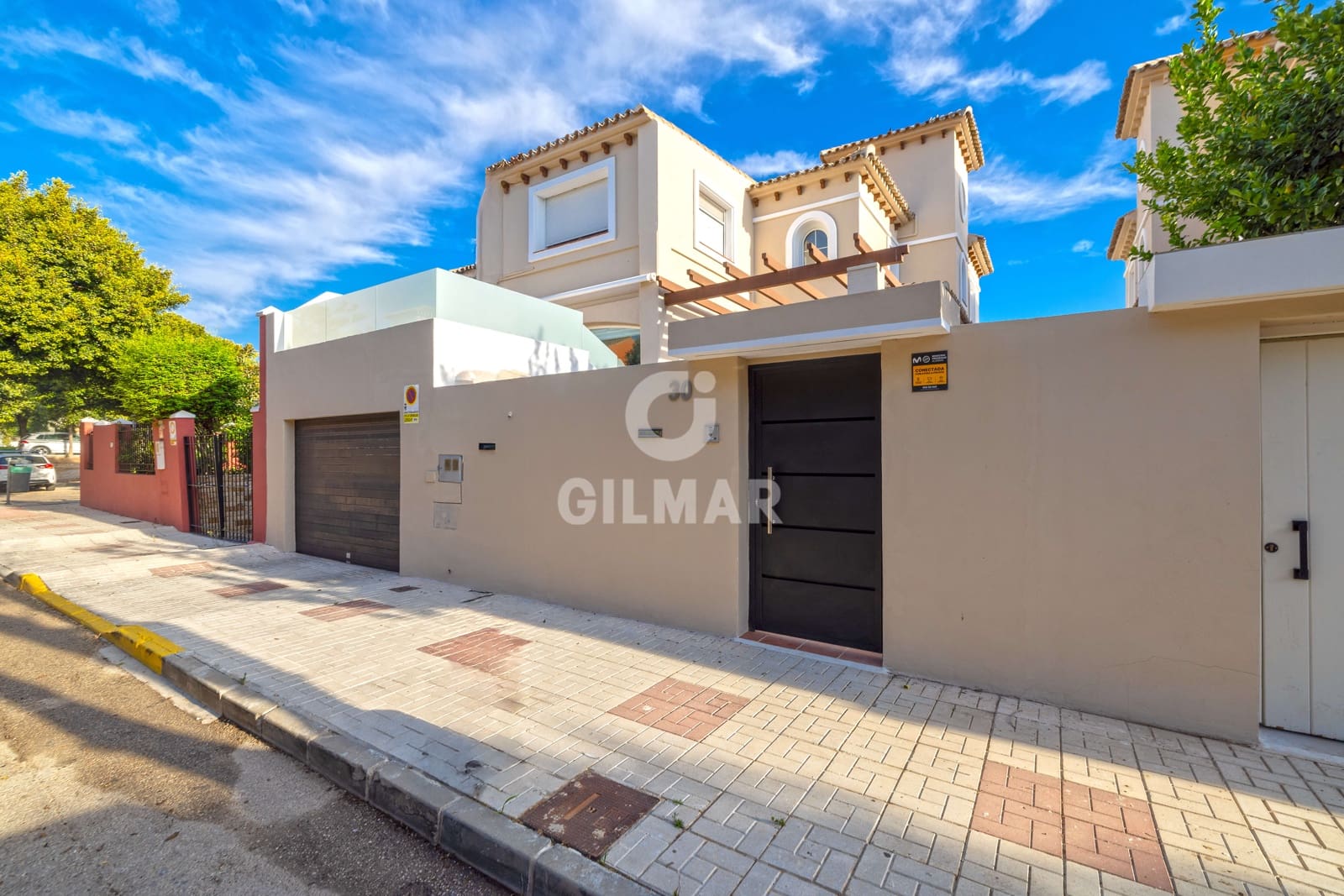 6 soverom Kjedet enebolig til salgs i Torremolinos med svømmebasseng garasje - € 975 000 (Ref: 9312071)