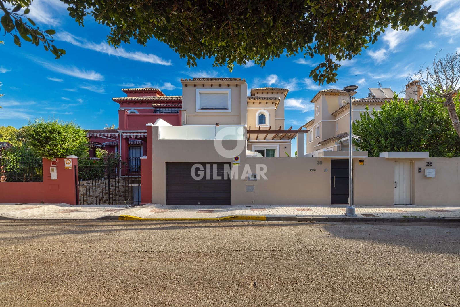 6 soverom Kjedet enebolig til salgs i Torremolinos med svømmebasseng garasje - € 975 000 (Ref: 9312071)