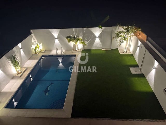 6 soveværelse Semi-Rækkehus til salg i Torremolinos med swimmingpool garage - € 975.000 (Ref: 9312071)