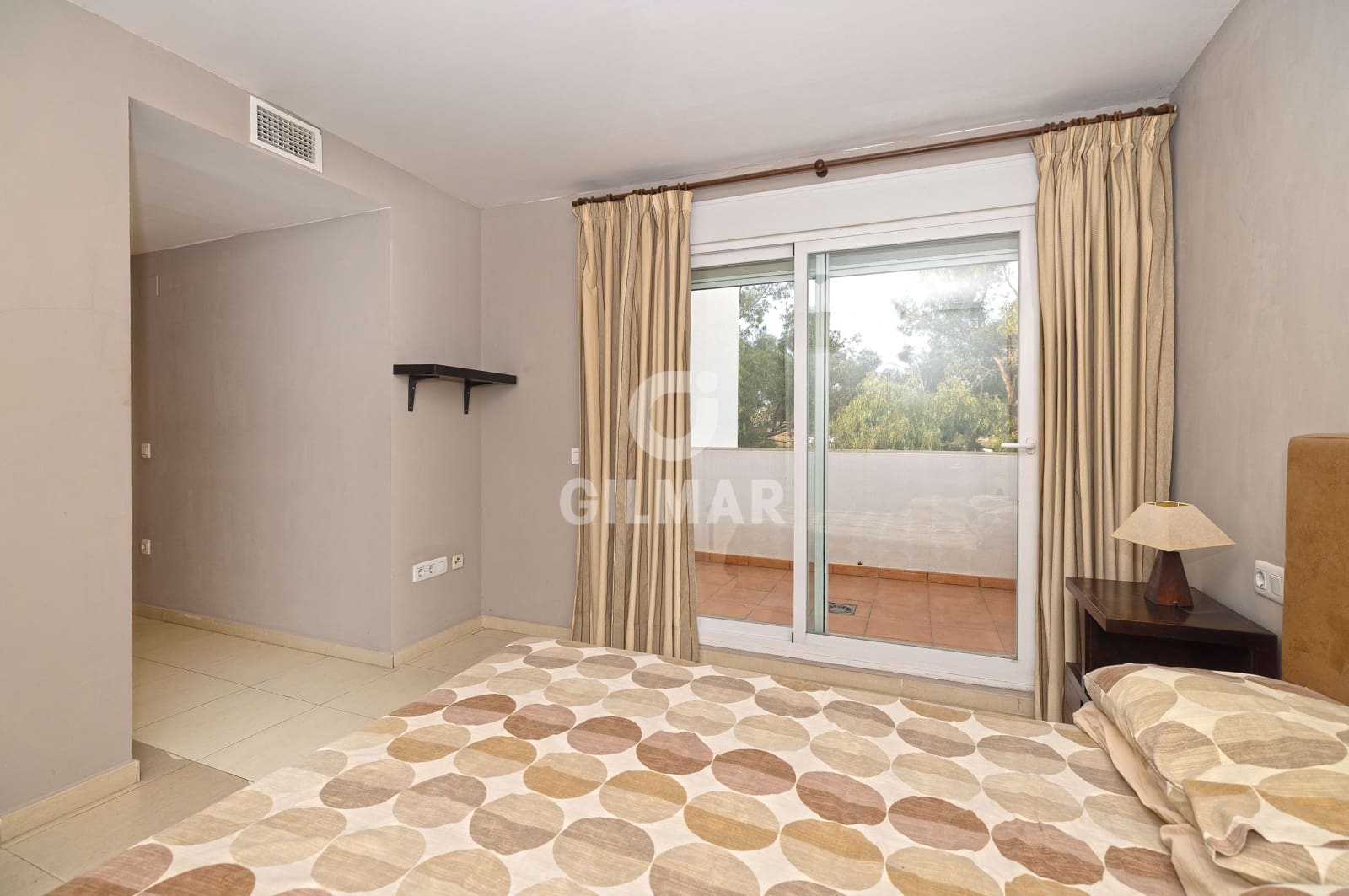 Piso de 2 habitaciones en Benalmadena Costa en venta con piscina garaje - 350.000 € (Ref: 9312074)